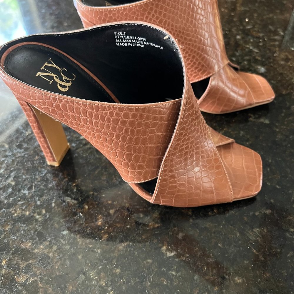 NY&C Women's Sofia Criss Cross Mules
